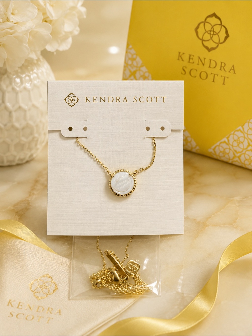 Kendra Scott Volleyball Short Pendant Necklace in Gold & White Mother-of-Pearl